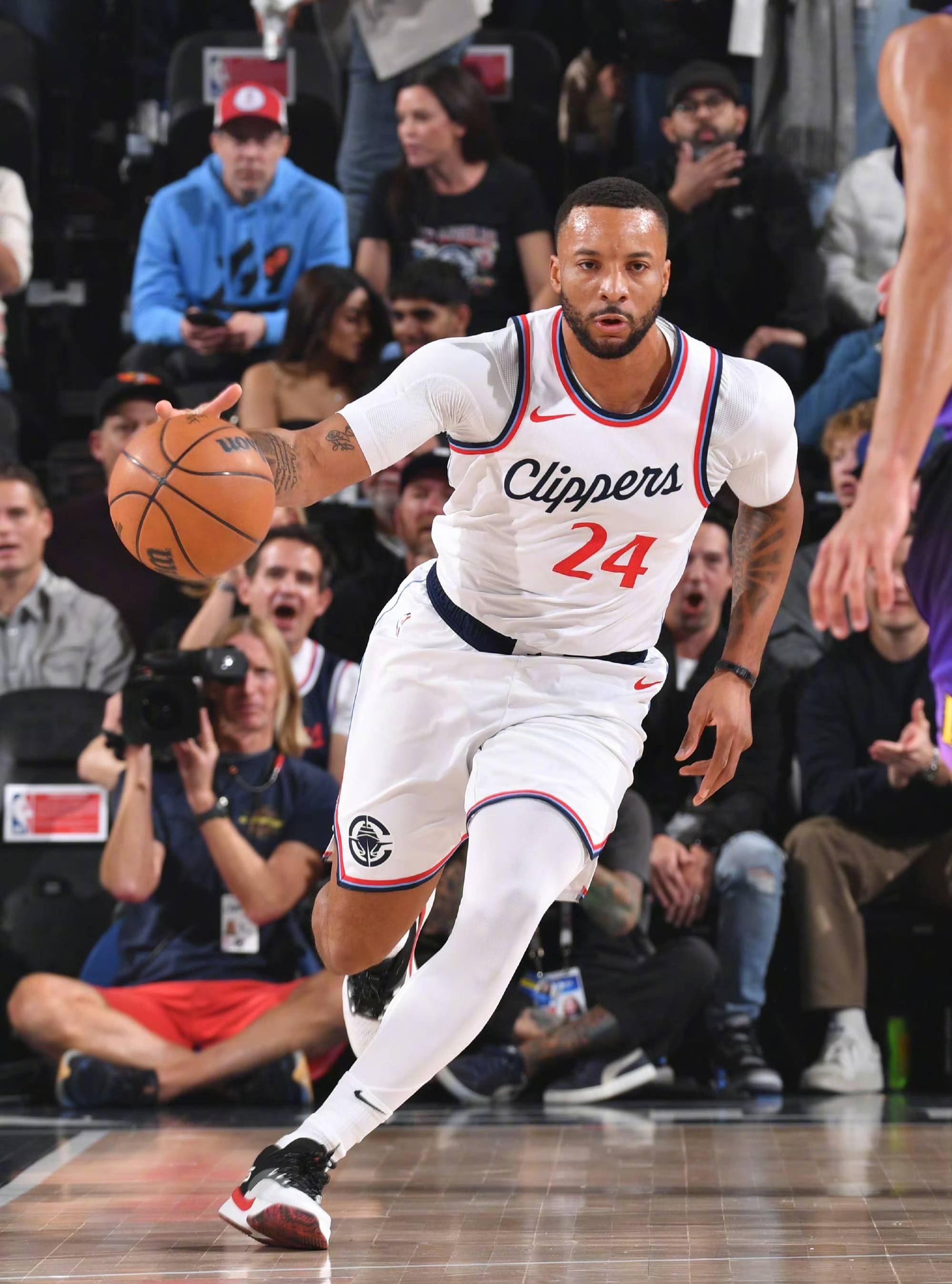 关于快船逆转雄鹿B队,艾顿关键制胜的信息 关于快船逆转雄鹿B队,艾顿关键制胜的信息