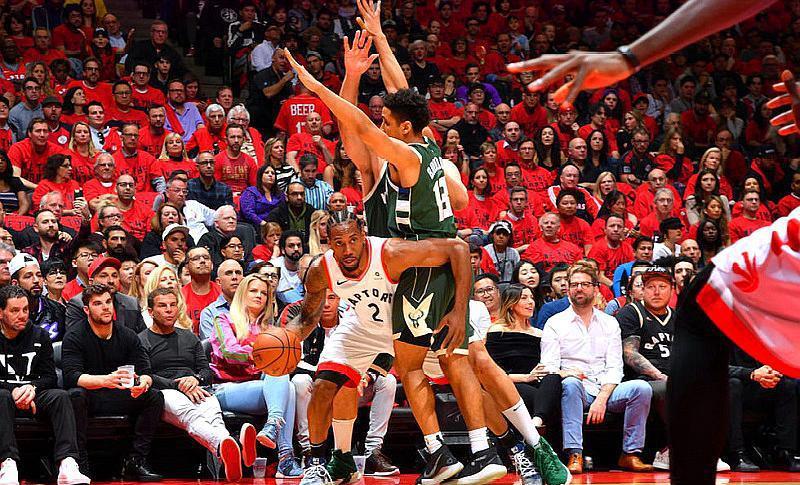 江苏队鏖战辽宁队，伦纳德统治全场